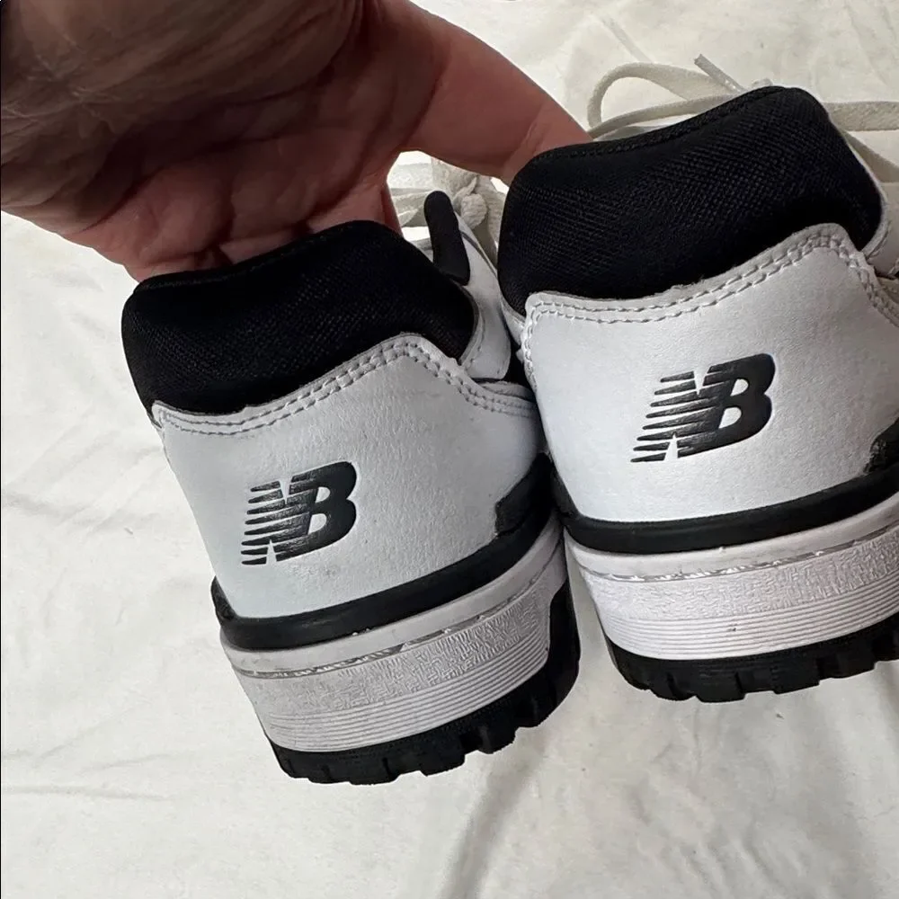 New Balance 550 Unisex White/Navy Sneakers. Size 8 Men/ 9.5 Women.